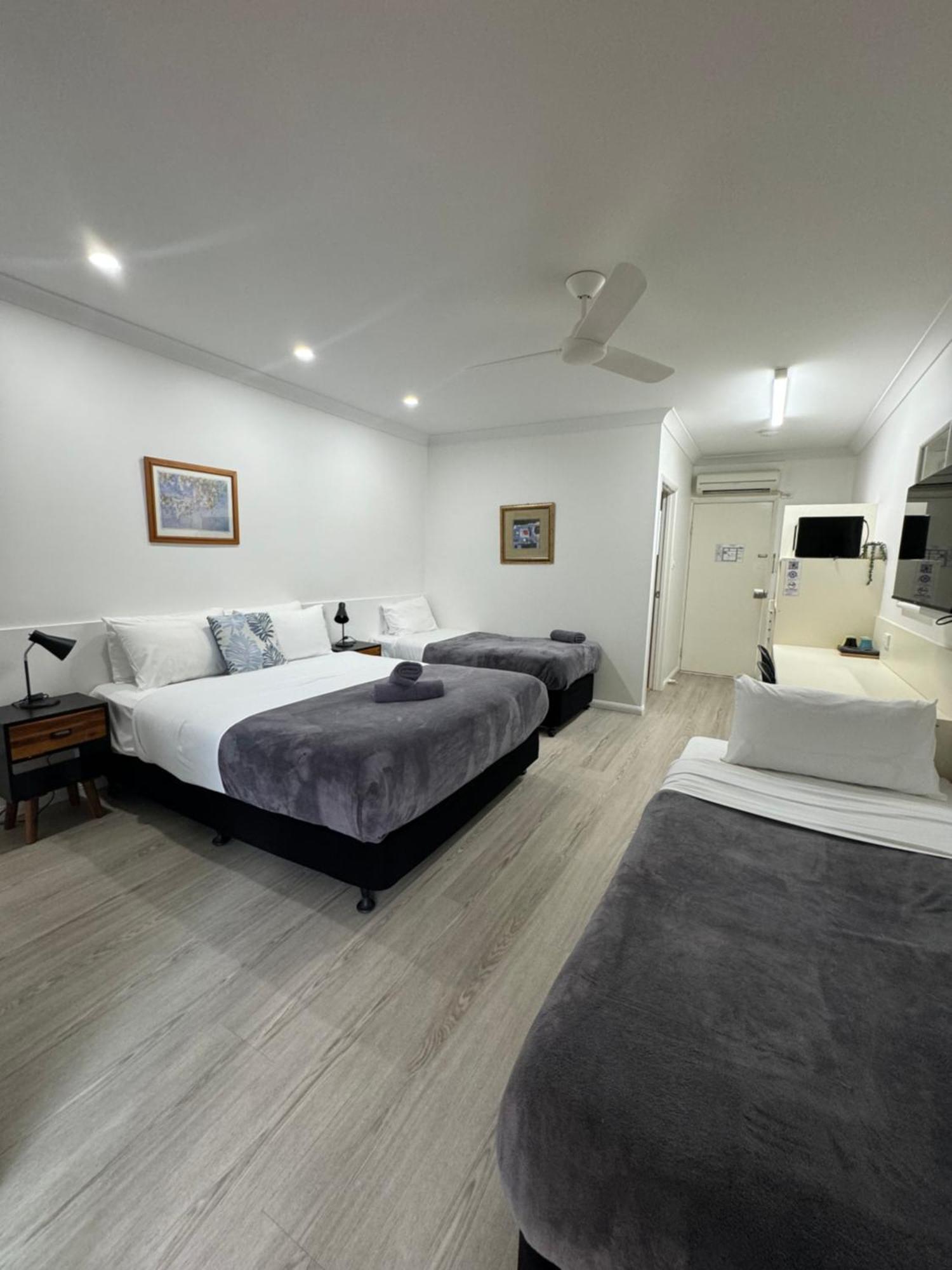 Mareeba Motor Inn Экстерьер фото