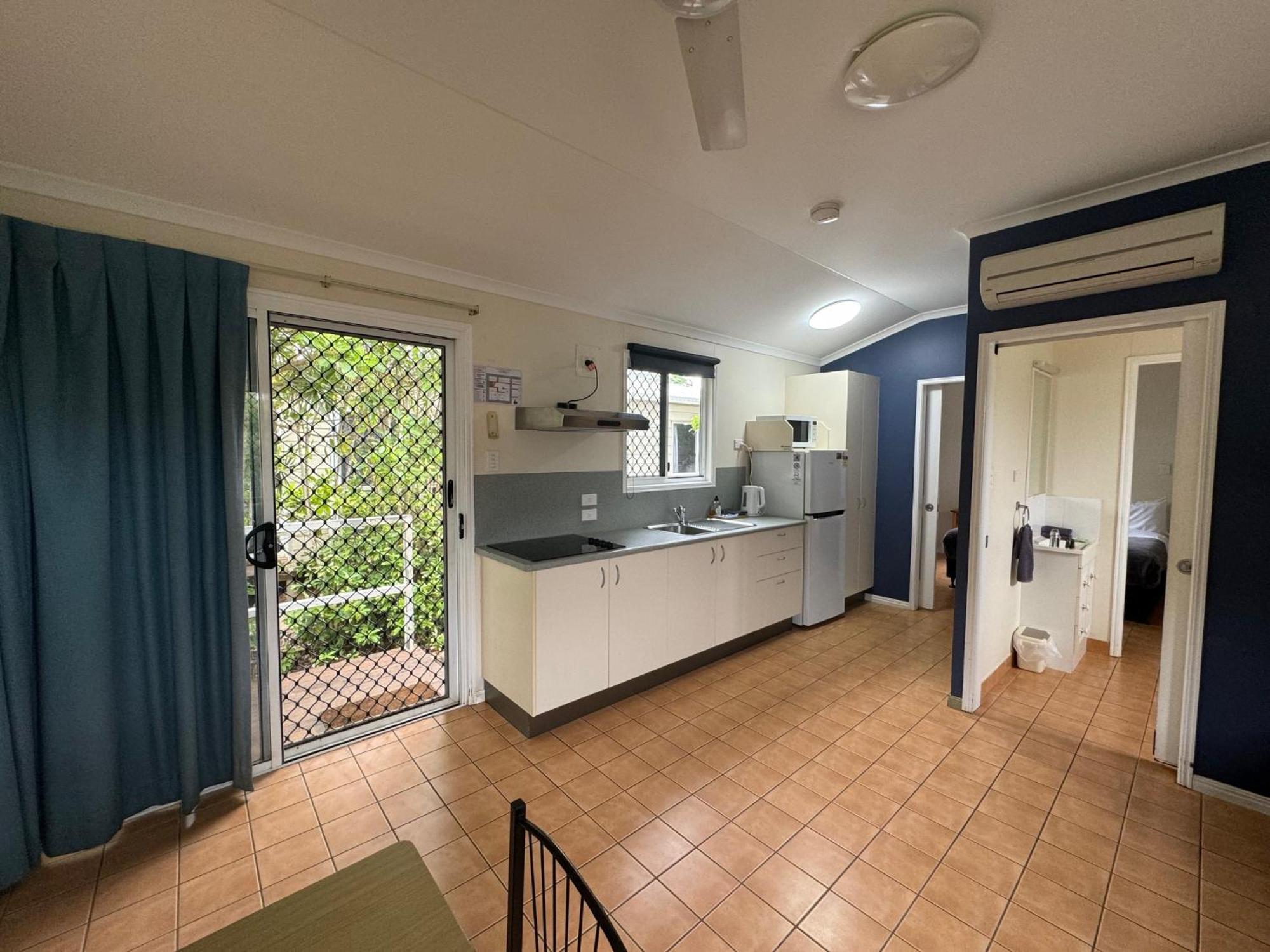 Mareeba Motor Inn Экстерьер фото