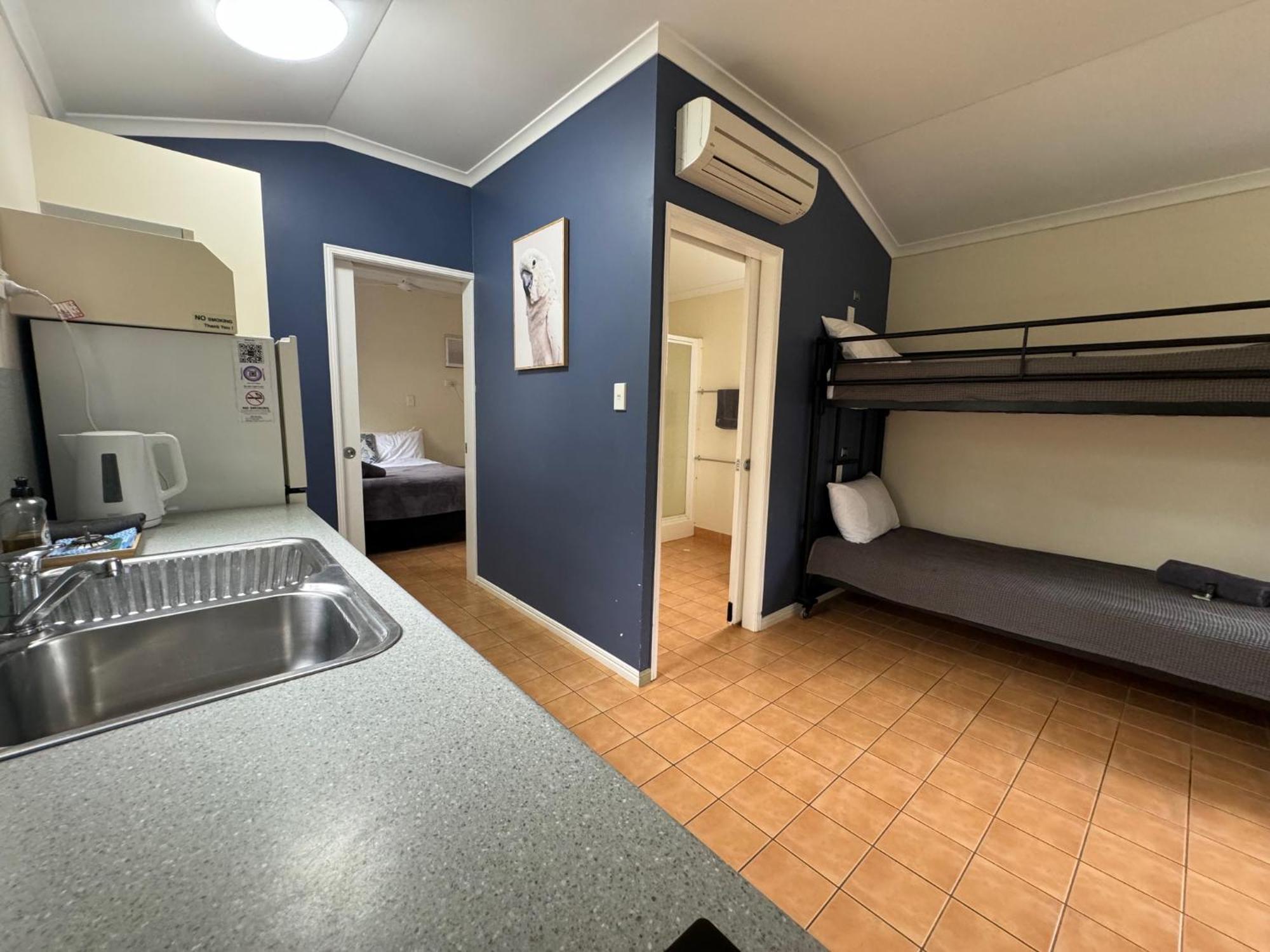 Mareeba Motor Inn Экстерьер фото