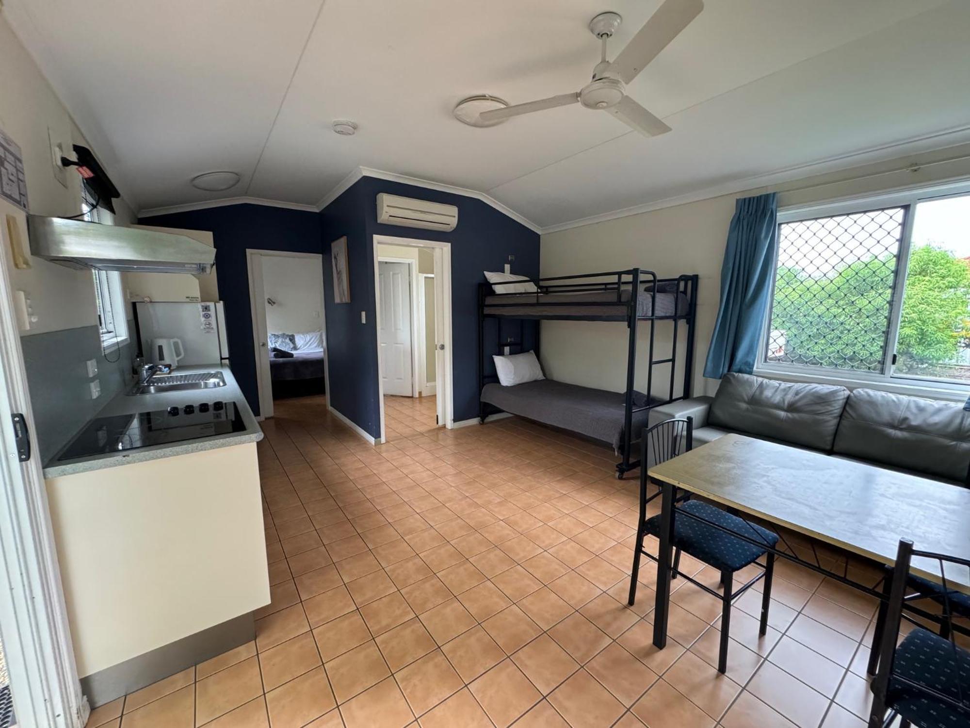Mareeba Motor Inn Экстерьер фото