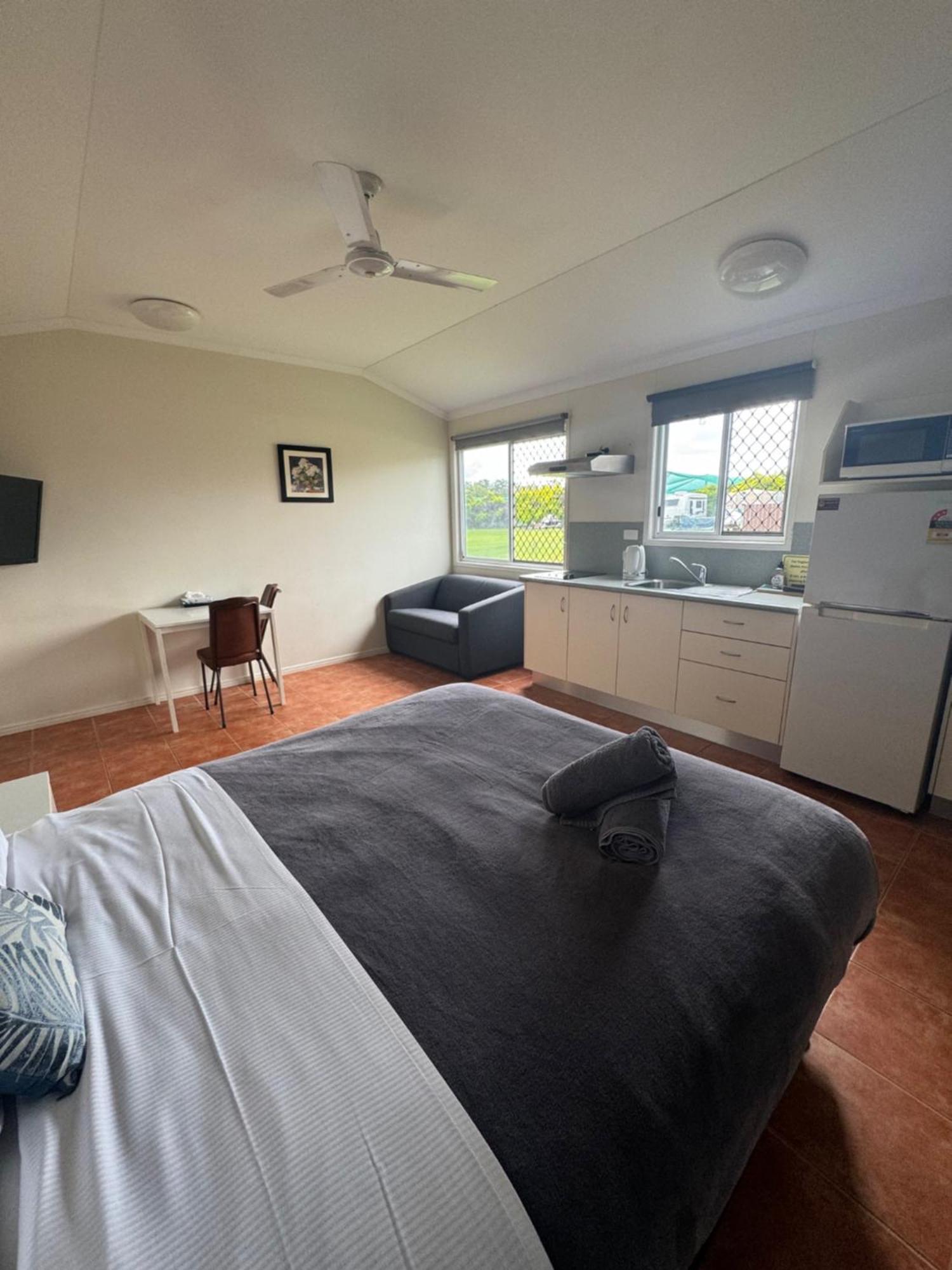 Mareeba Motor Inn Экстерьер фото